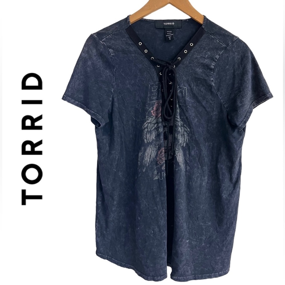TORRID 0 Lace Up Tee Size L / 12 Skull Roses Born To Roam V Neck Moto Rock $43